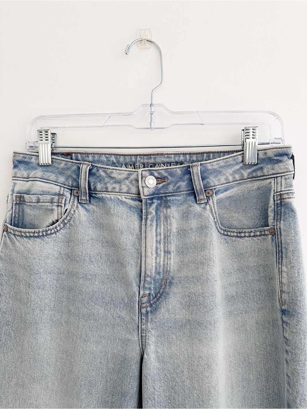 American Eagle Outfitters Strigid Mom Jean Light Wash Straight Leg Size 8 - Picture 3 of 9